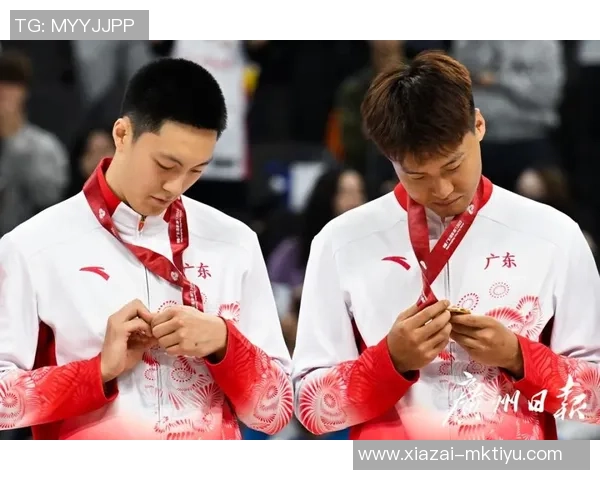 媒体人呼吁赵睿带伤上场男篮需情绪支持与郭导减压策略